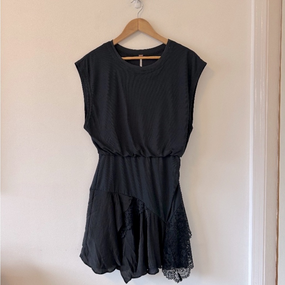 Free People Black Jazzy Short Sleeve
Asymmetrical Mini Dress Size S - Picture 10 of 12